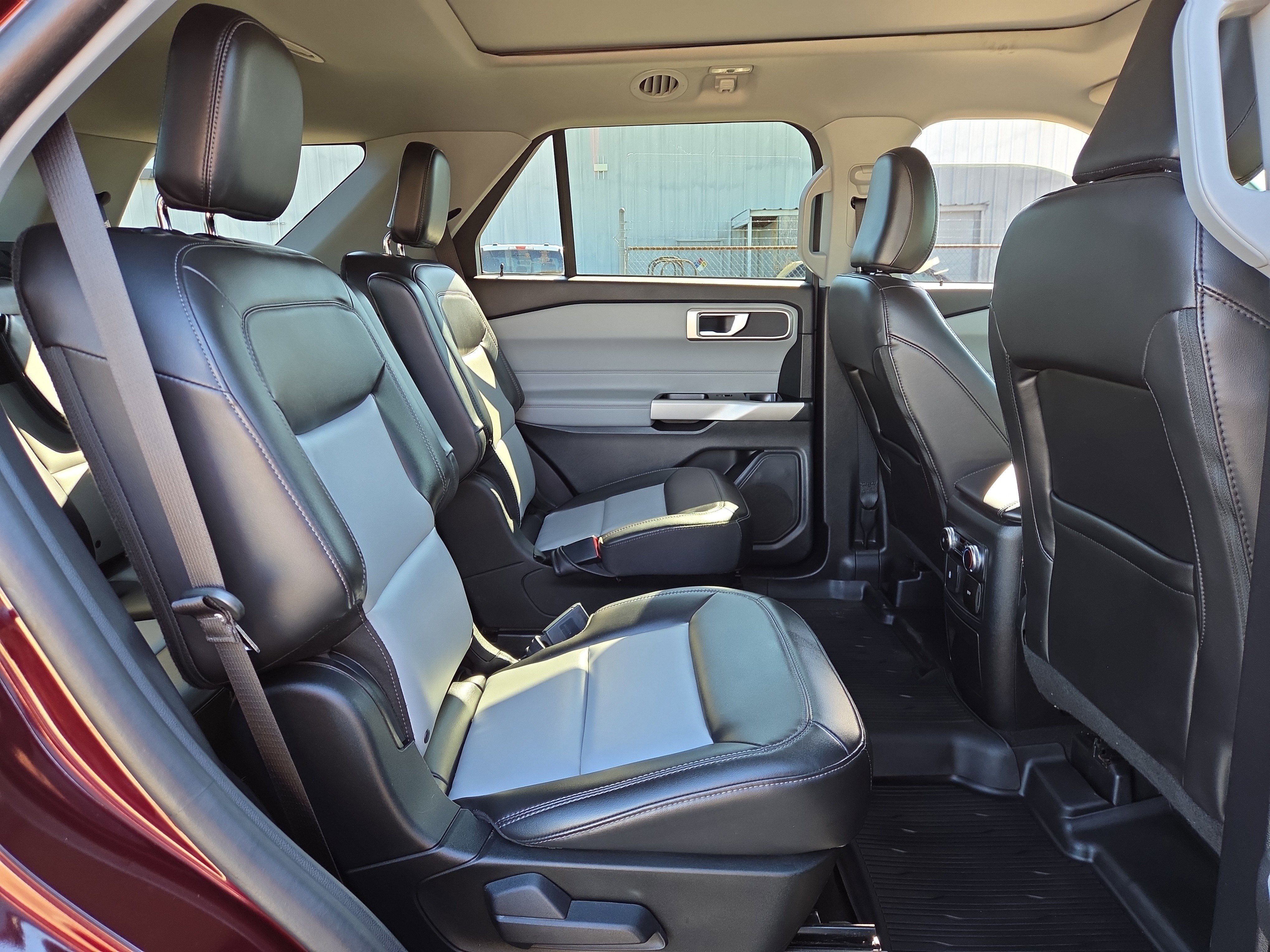 Certified 2022 Ford Explorer XLT w/ Equipment Group 202A AWD/4WD image 16