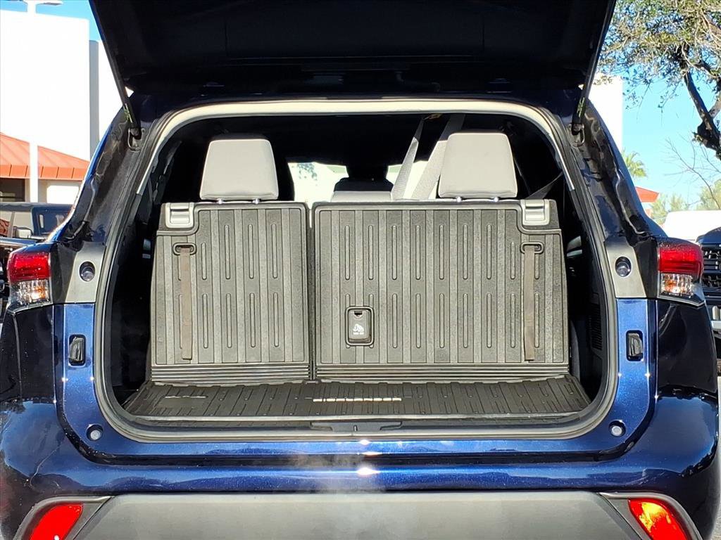 Used 2022 Toyota Highlander L image 8