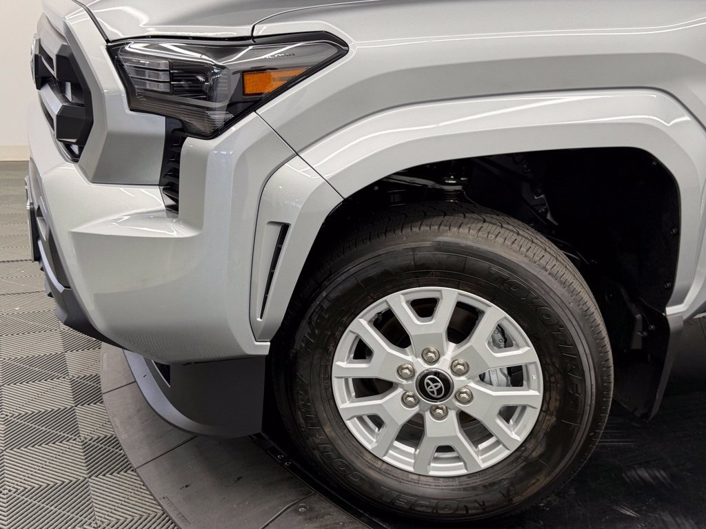 Used 2026 Toyota Tacoma SR5 AWD/4WD image 5