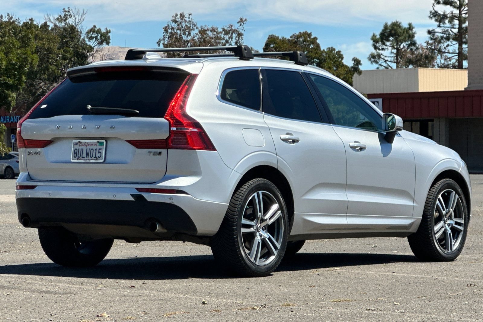 Used 2020 Volvo XC60 T5 Momentum w/ Premium Package AWD/4WD image 3