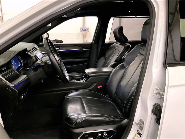 Used 2021 Jeep Grand Cherokee L Overland w/ Luxury Tech Group IV AWD/4WD image 24