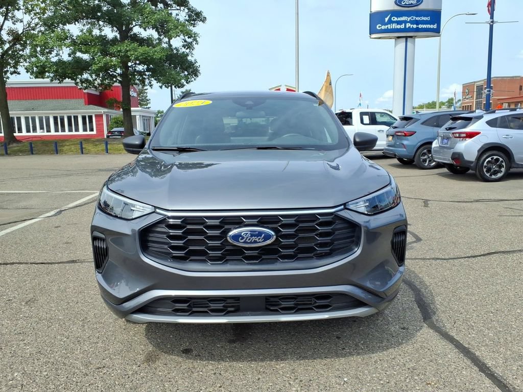 Certified 2024 Ford Escape ST-Line w/ Tech Pack #1 AWD/4WD image 3