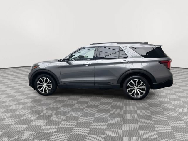 Certified 2025 Ford Explorer ST-Line AWD/4WD image 39