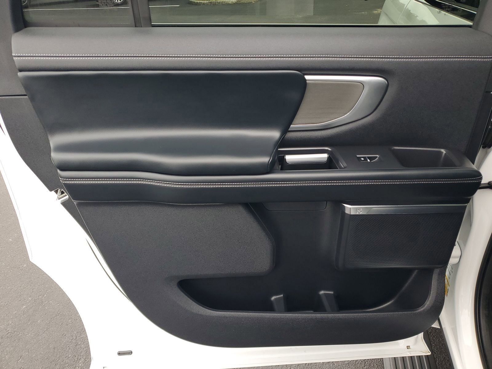 Certified 2025 Ford Expedition Max Platinum image 11