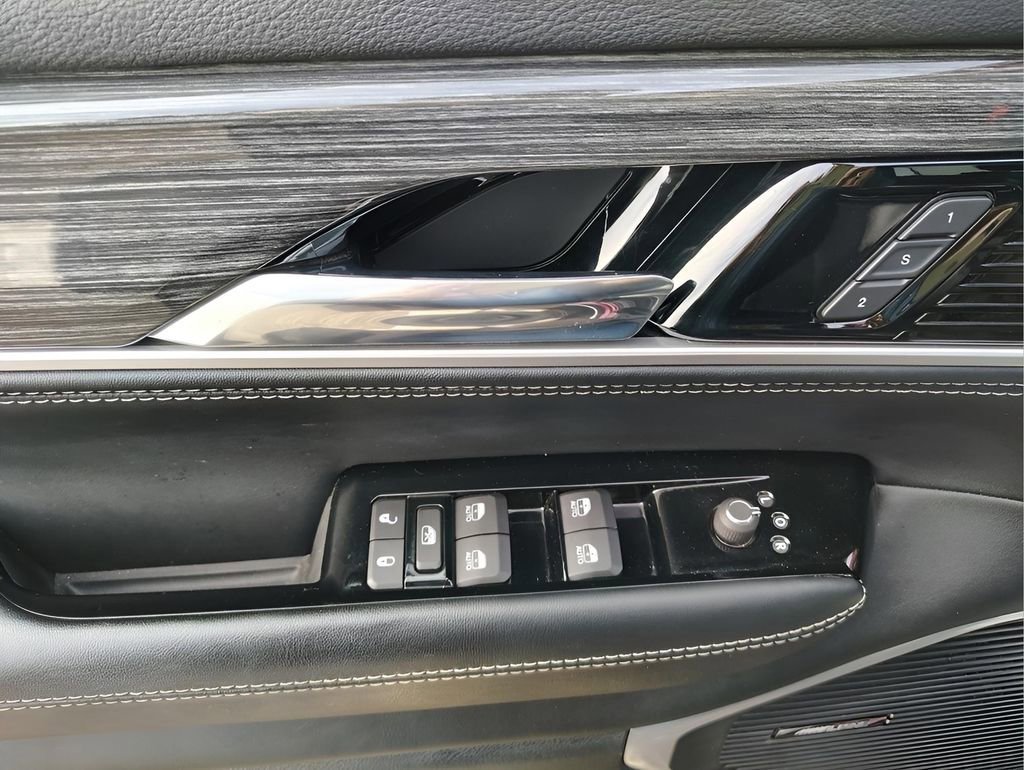 Used 2022 Jeep Wagoneer Series III w/ Flexible Seating Group image 12