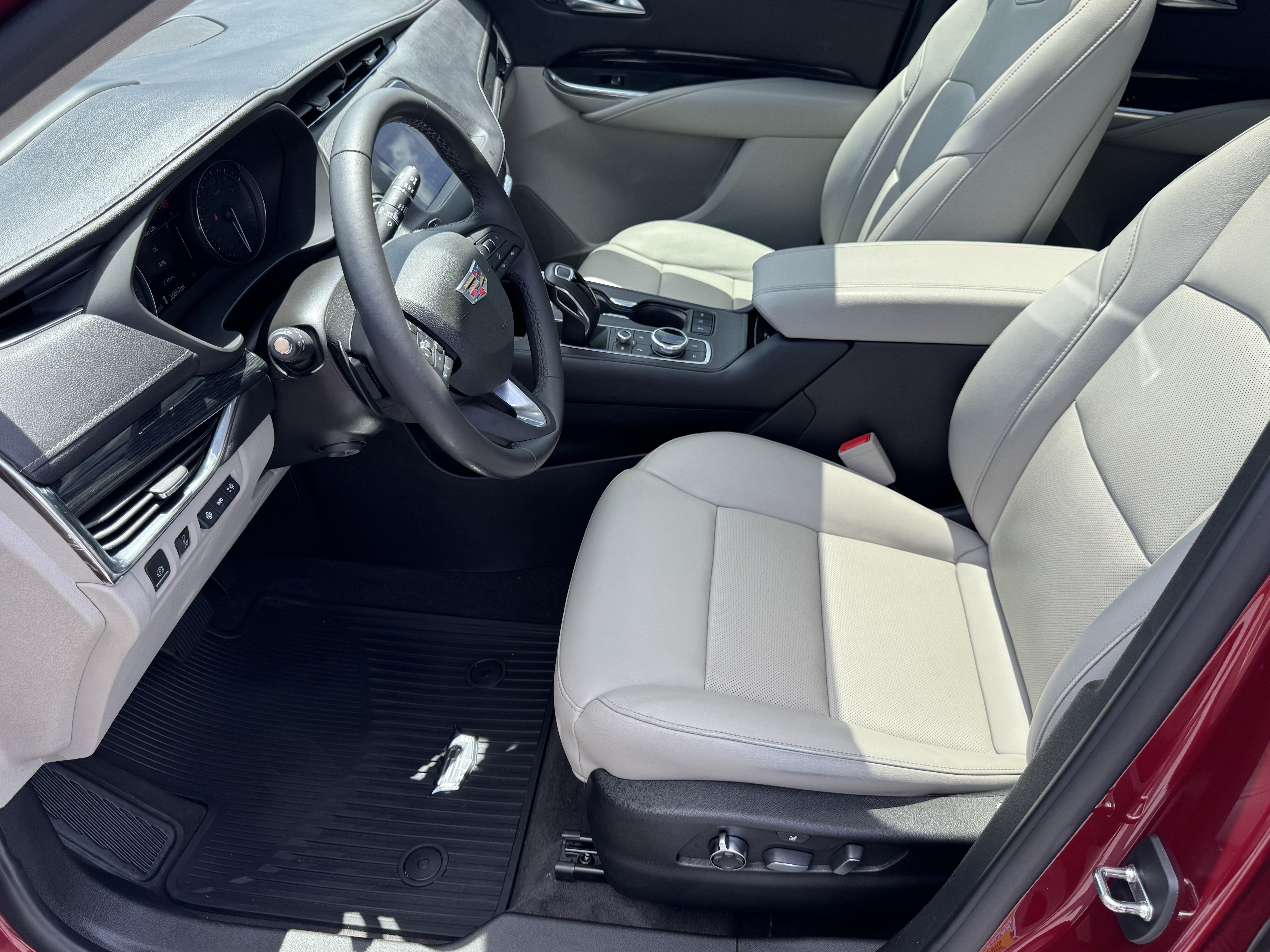 Used 2019 Cadillac XT4 Premium Luxury FWD image 9