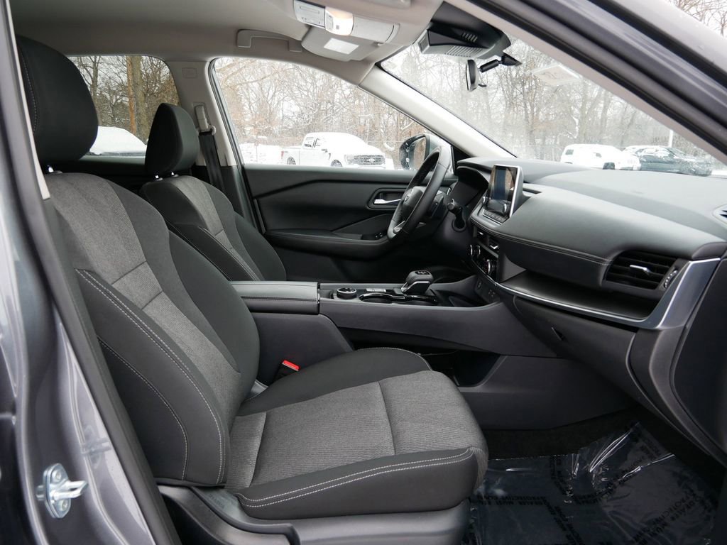 Used 2025 Nissan Rogue SV AWD/4WD image 8