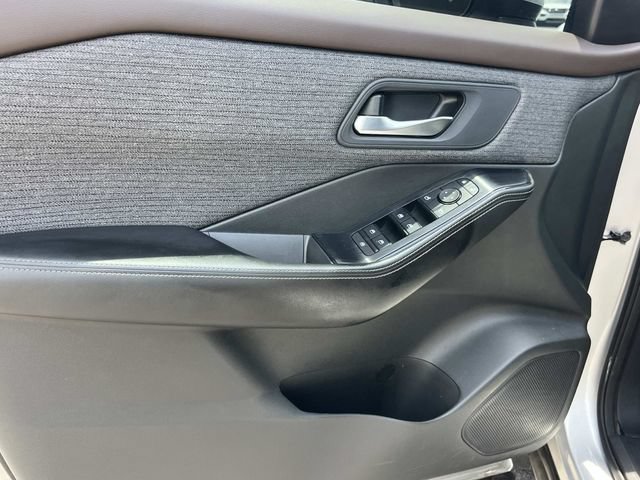 Used 2022 Nissan Rogue SV FWD image 29