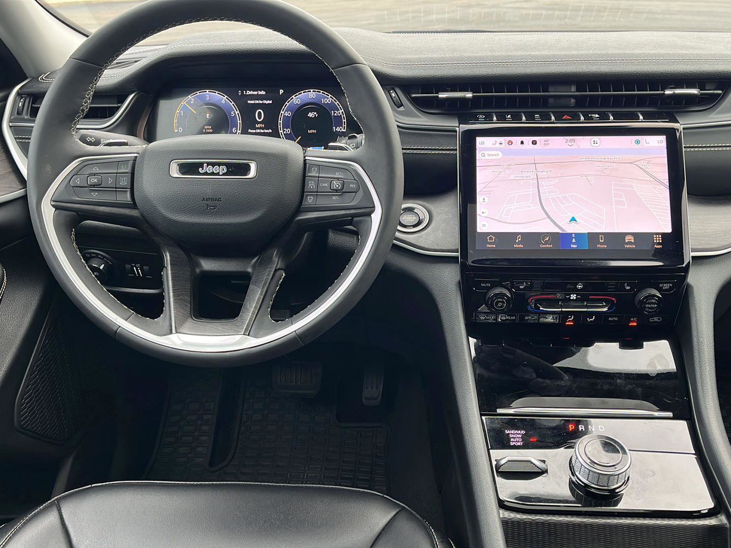 Used 2024 Jeep Grand Cherokee Limited image 11