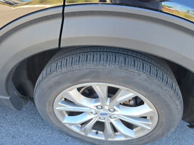 Certified 2022 Ford Explorer XLT w/ Equipment Group 202A image 6