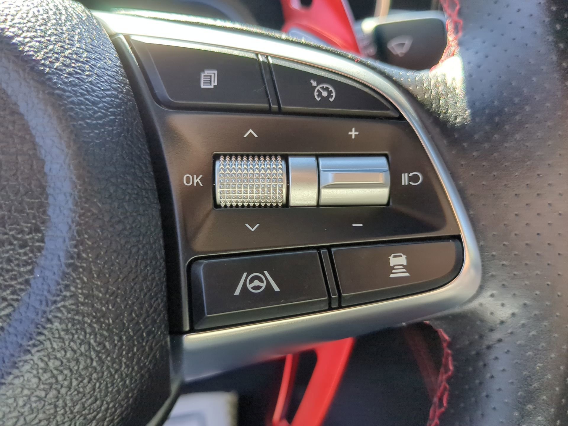 Used 2023 Genesis G70 2.0T w/ Sport Prestige Package image 51