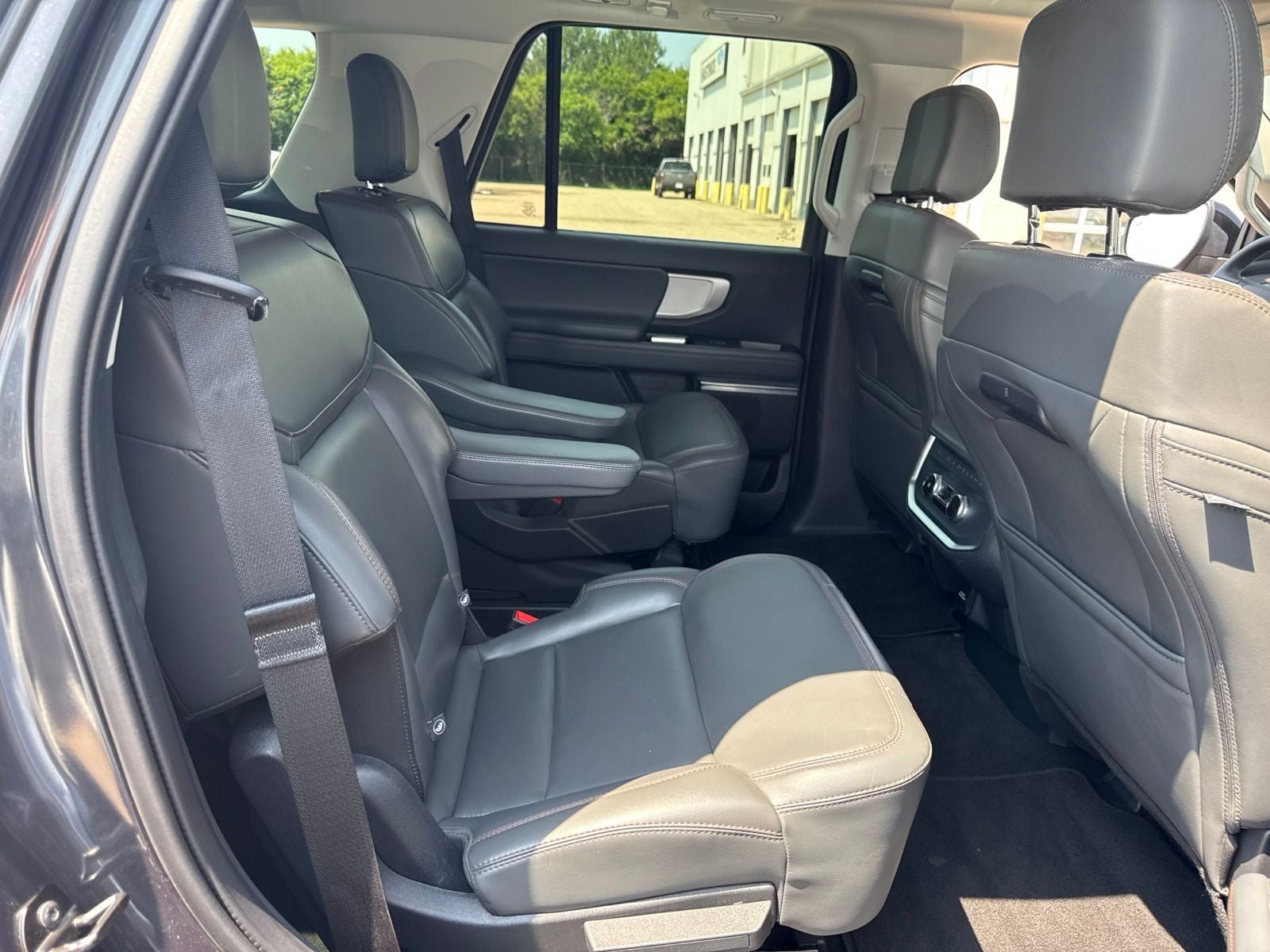 Certified 2025 Ford Expedition Active AWD/4WD image 38