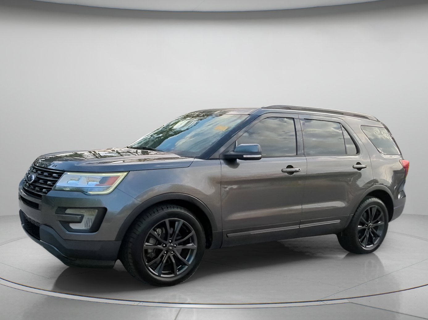 Certified 2017 Ford Explorer XLT w/ Equipment Group 202A FWD image 13