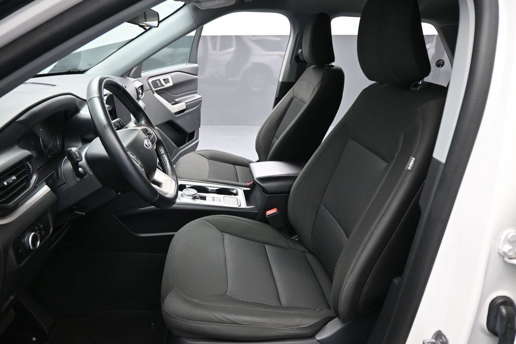 Certified 2023 Ford Explorer XLT RWD image 9