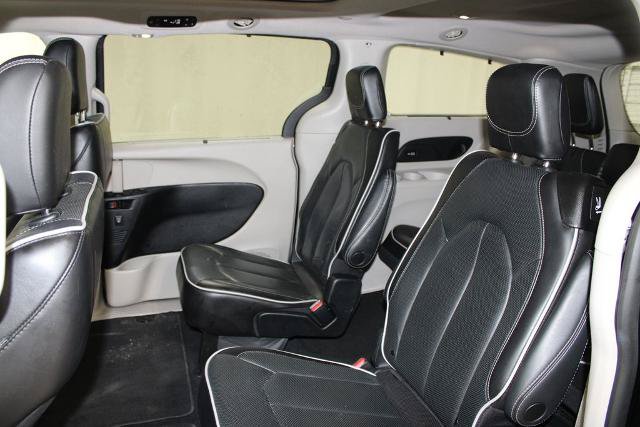 Used 2023 Chrysler Pacifica Limited FWD image 21