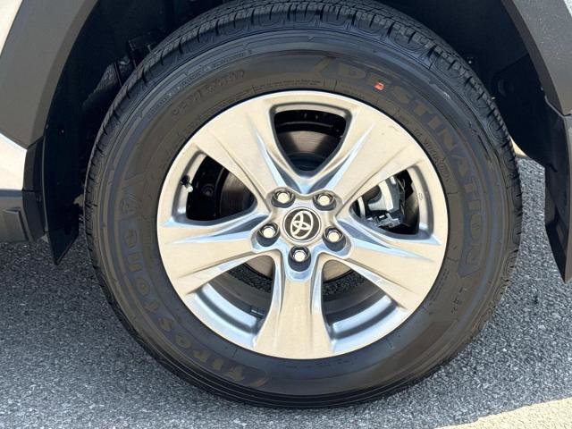 Used 2025 Toyota RAV4 XLE w/ Convenience Package AWD/4WD image 9