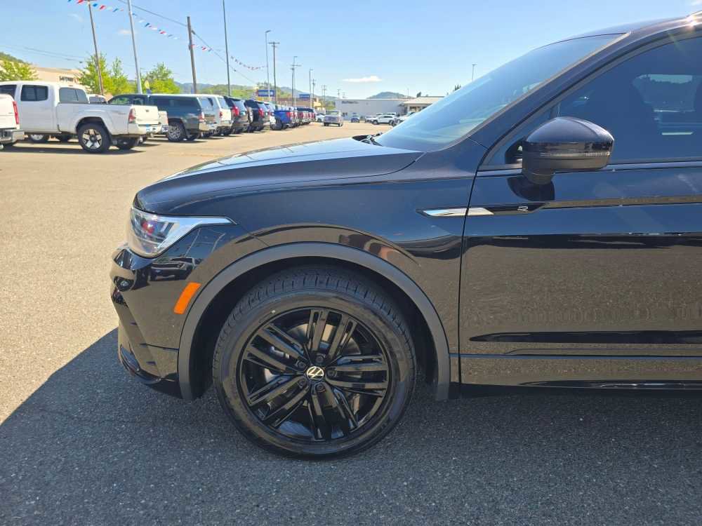 Used 2022 Volkswagen Tiguan SE R-Line AWD/4WD image 18