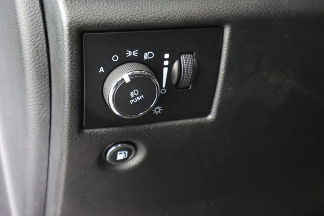 Used 2019 Jeep Grand Cherokee Limited w/ Luxury Group II image 39