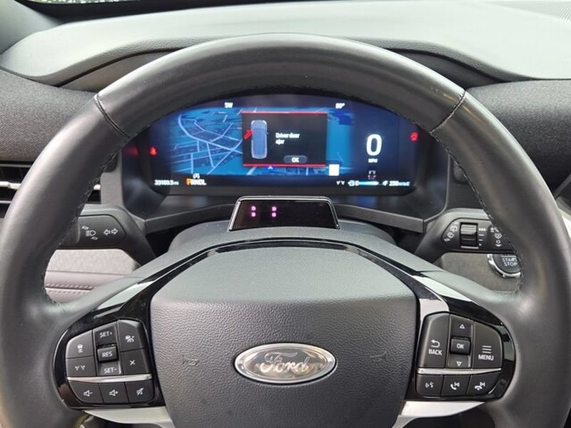 Certified 2025 Ford Explorer Platinum RWD image 22