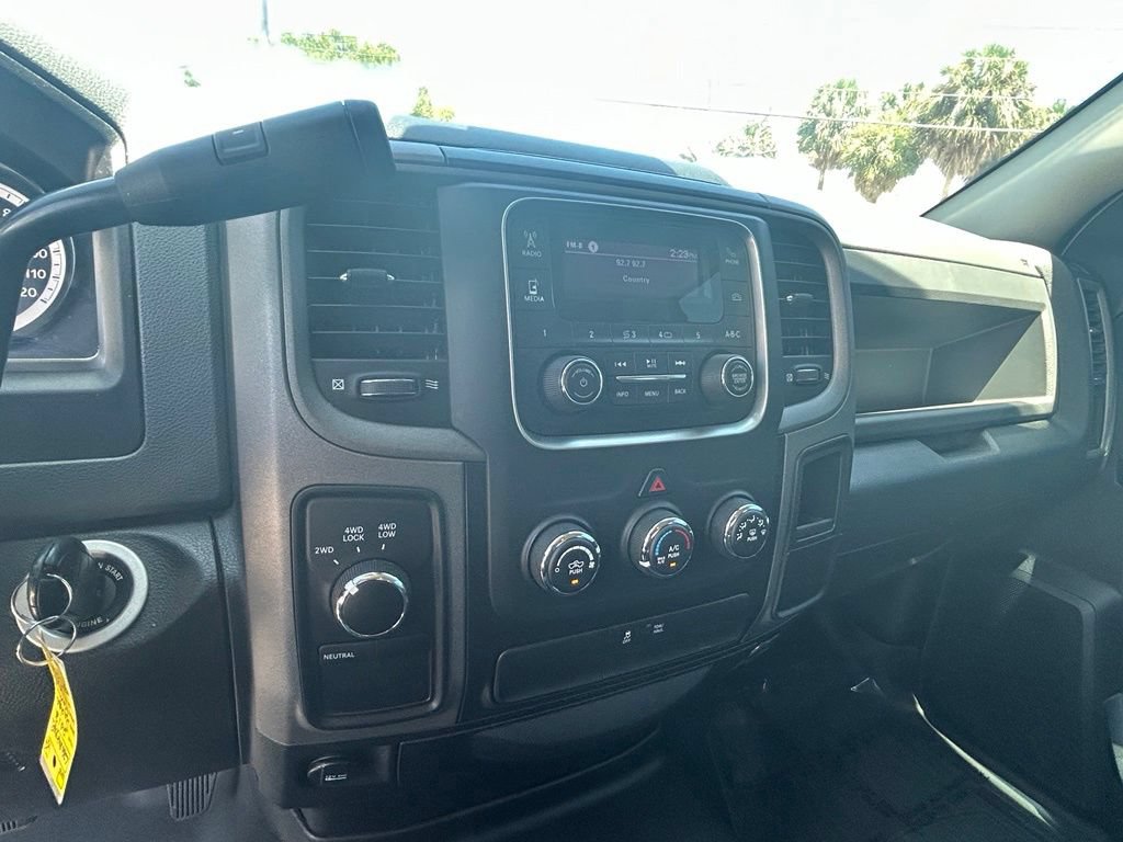 Used 2018 RAM 1500 ST w/ SXT Appearance Group AWD/4WD image 12