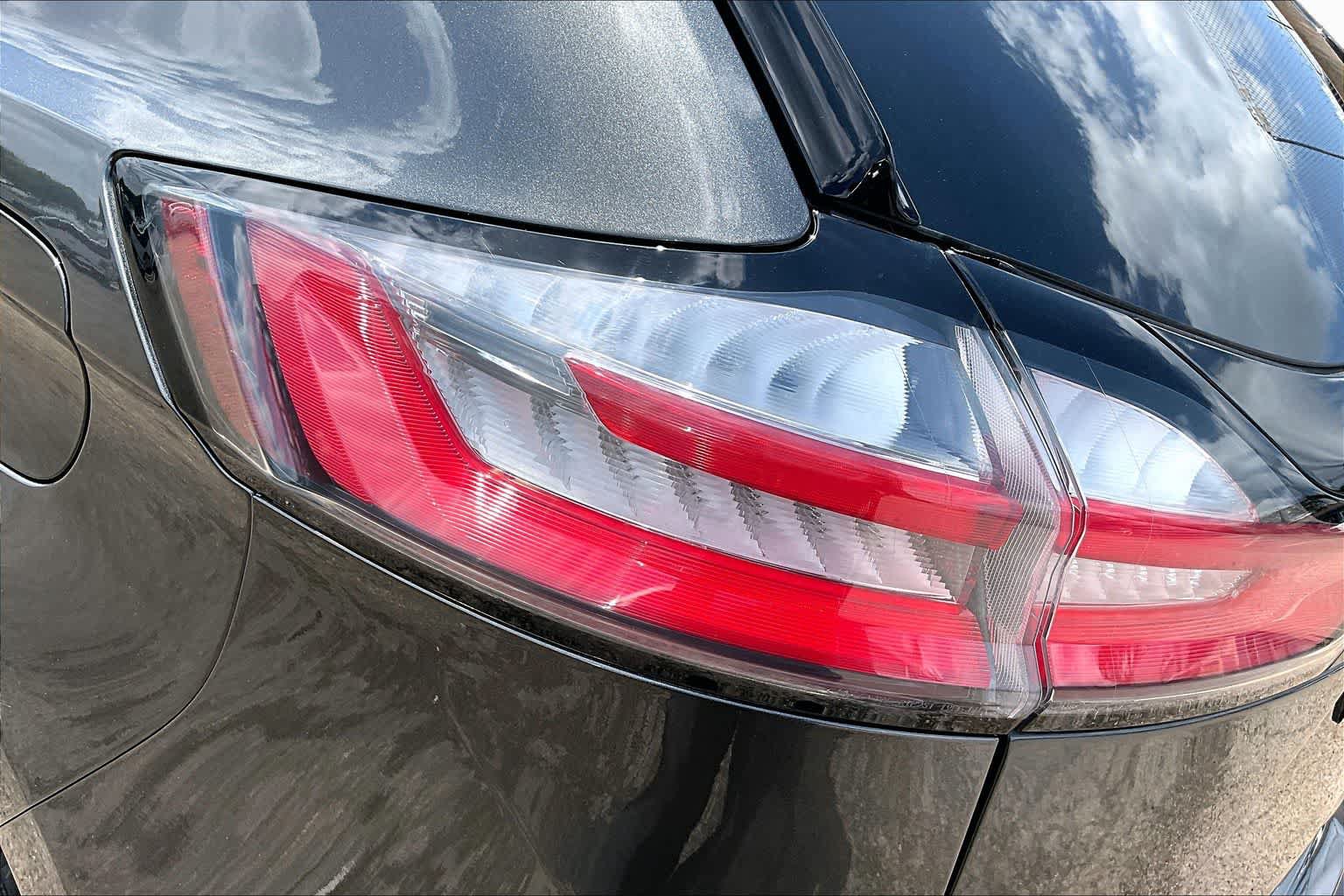 Certified 2020 Ford Edge SE FWD image 28