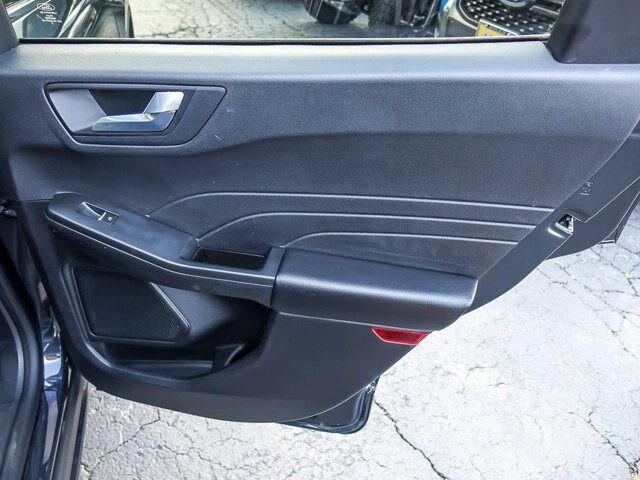 Certified 2022 Ford Escape Titanium AWD/4WD image 32