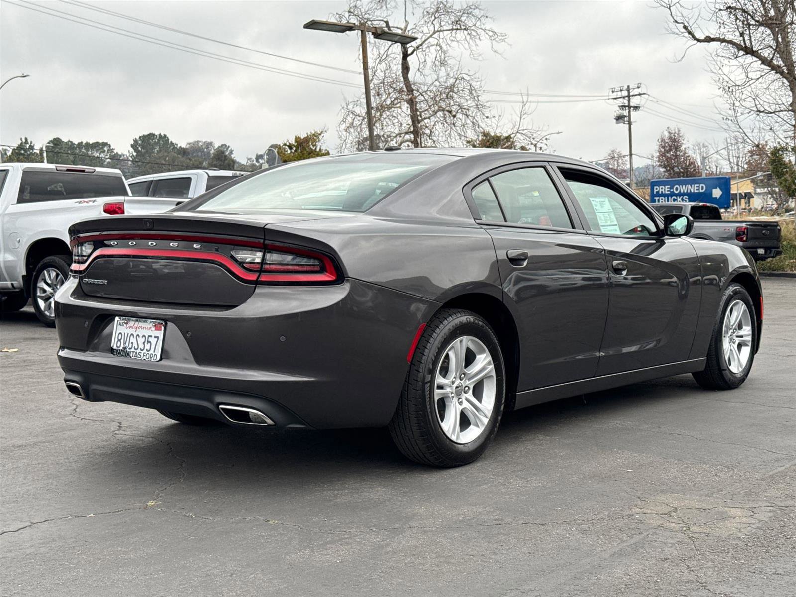 Used 2019 Dodge Charger SXT w/ Leather Interior Group image 4