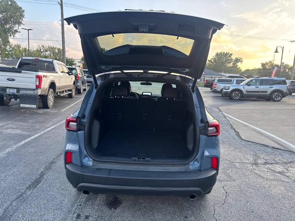 Certified 2025 Ford Escape ST-Line Select AWD/4WD image 40