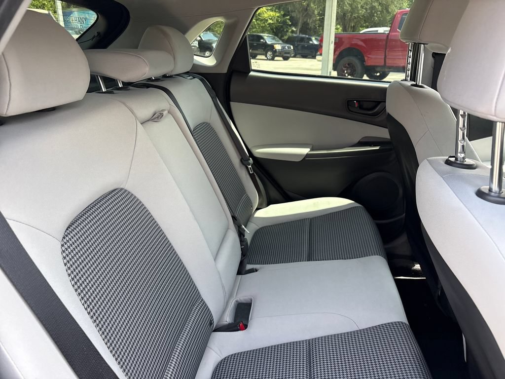 Used 2023 Hyundai Kona SE AWD/4WD image 47
