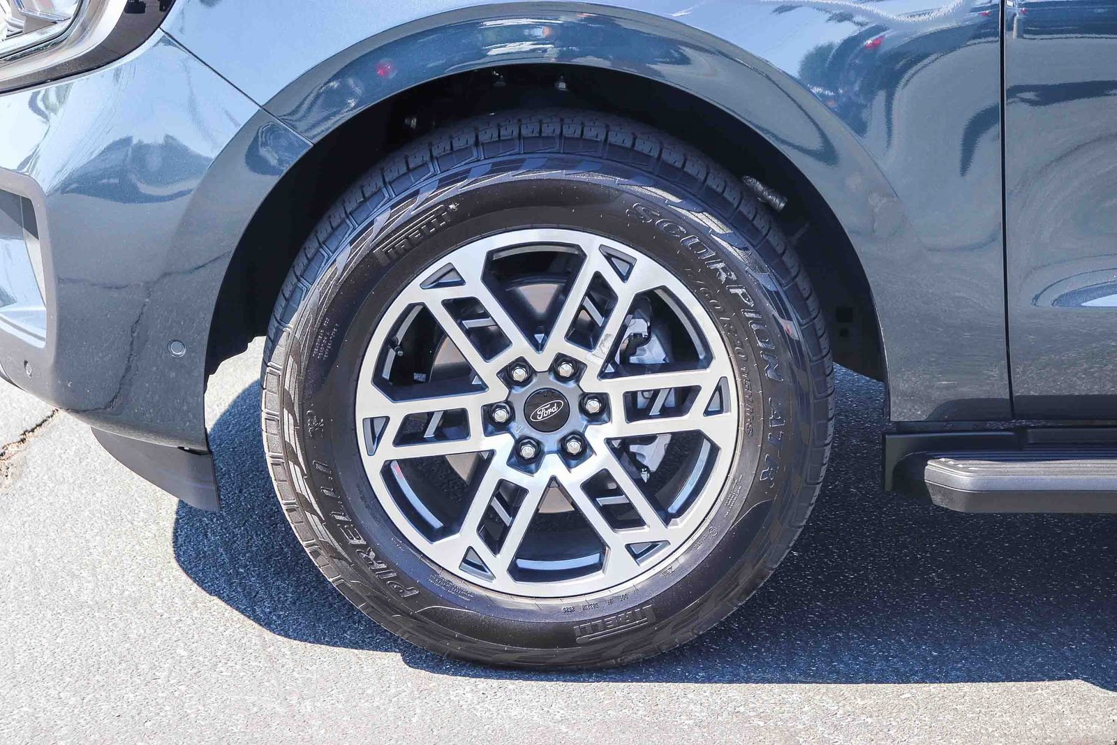 Certified 2025 Ford Expedition Active AWD/4WD image 9