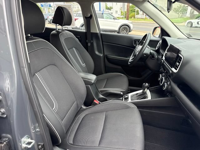 Used 2024 Hyundai Venue Limited FWD image 28