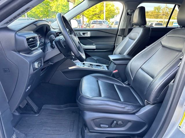 Certified 2021 Ford Explorer XLT w/ Equipment Group 202A AWD/4WD image 34