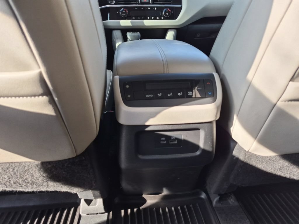 Used 2022 Nissan Pathfinder SL w/ Lighting Package (N92) AWD/4WD image 14