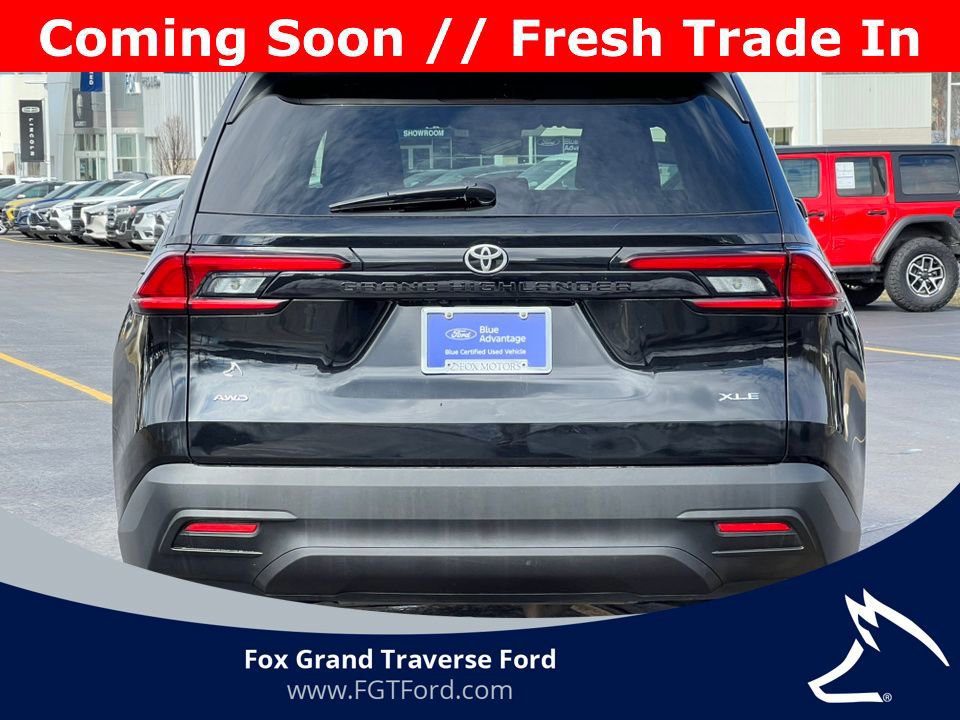 Used 2025 Toyota Grand Highlander AWD image 3