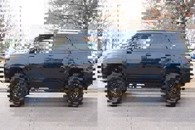 Used 2020 Toyota 4Runner SR5 Premium w/ Moonroof Package image 2