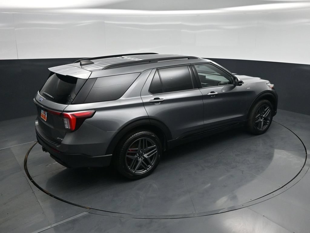 Certified 2025 Ford Explorer ST-Line w/ ST-Line Street Pack AWD/4WD image 38