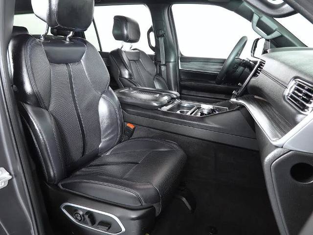 Used 2024 Jeep Wagoneer Series II w/ Flexible Seating Group AWD/4WD image 17