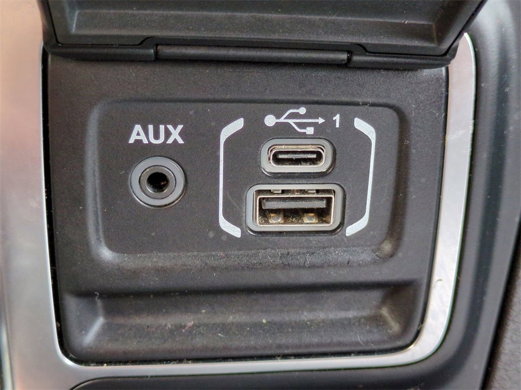 Used 2024 Jeep Wrangler Sahara image 21