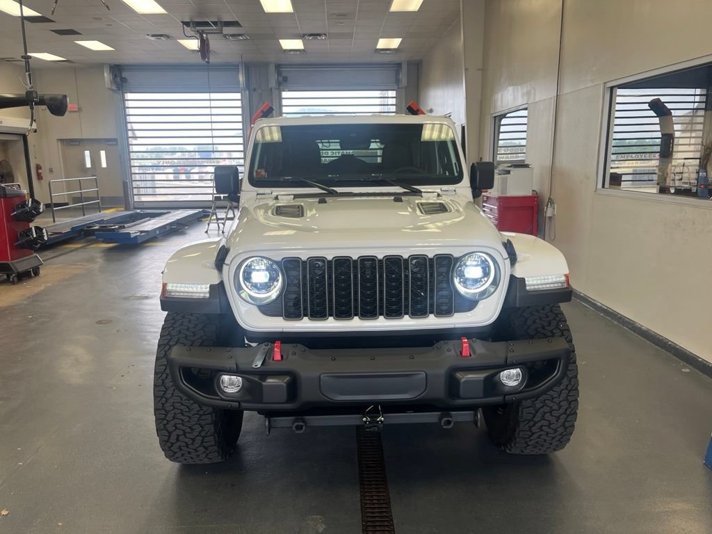 Used 2025 Jeep Wrangler Unlimited Rubicon AWD/4WD image 8