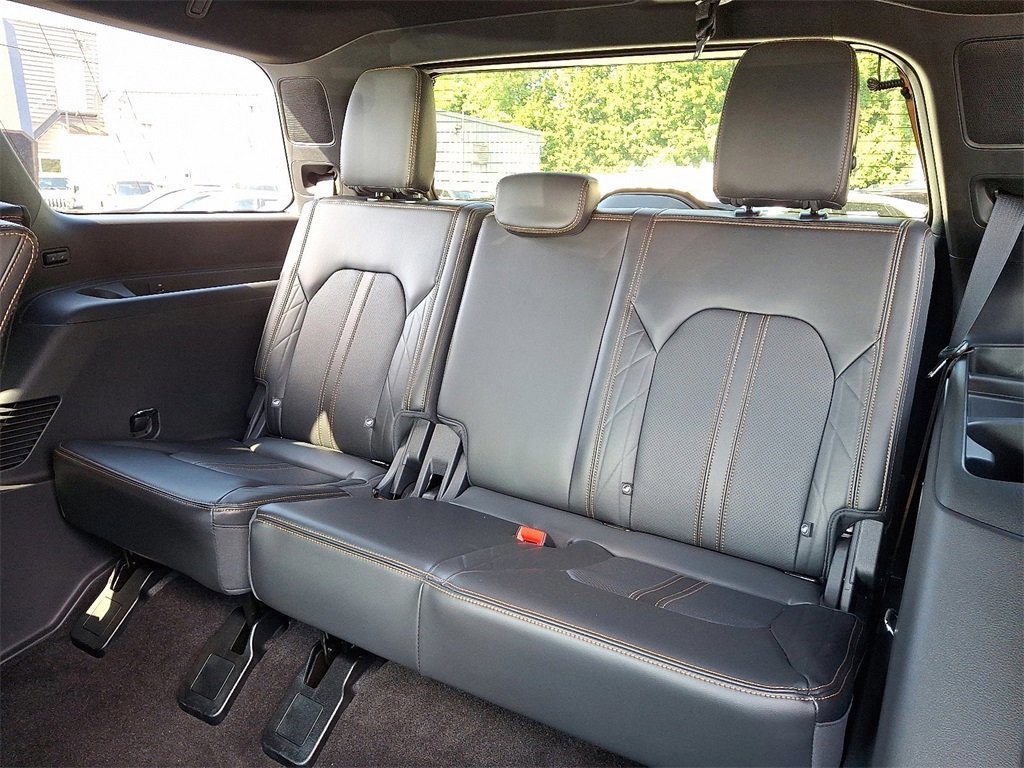 Certified 2023 Ford Expedition Platinum image 11