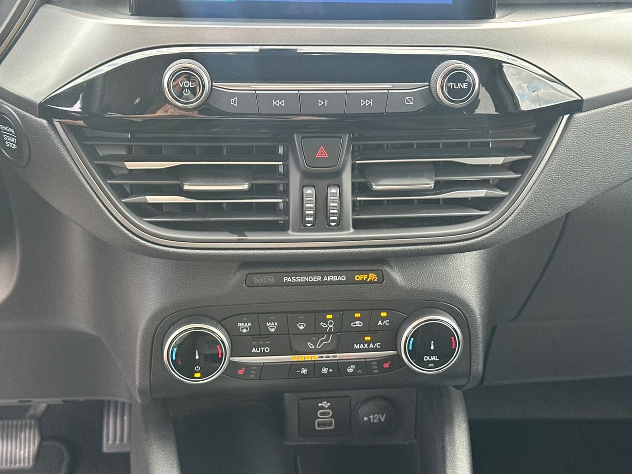 Certified 2024 Ford Escape Active AWD/4WD image 32