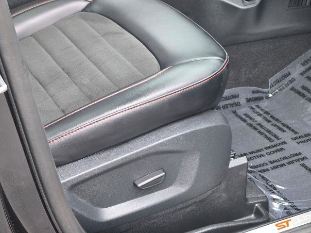 Certified 2024 Ford Edge ST-Line w/ Class II Trailer Tow Package image 7