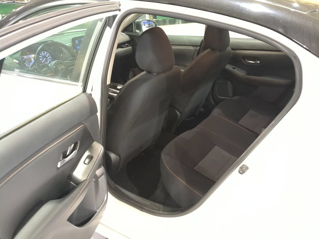Used 2022 Nissan Sentra SR w/ Lighting Package FWD image 12