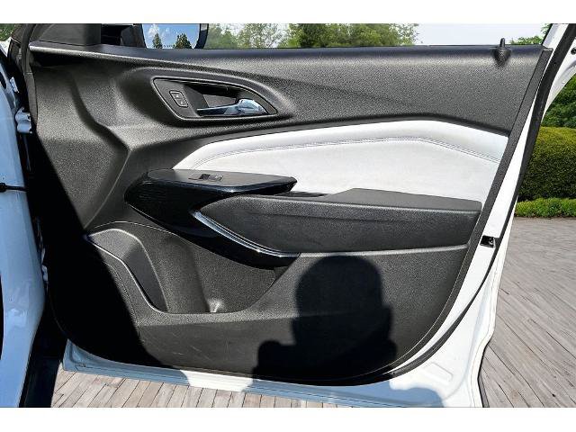 Used 2025 Chevrolet Trax LT w/ LT Convenience Package FWD image 23