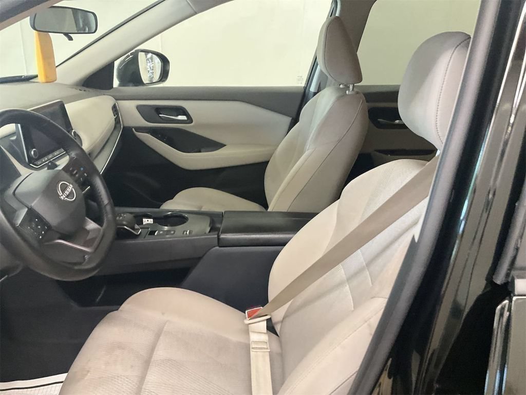 Used 2025 Nissan Rogue SV FWD image 3