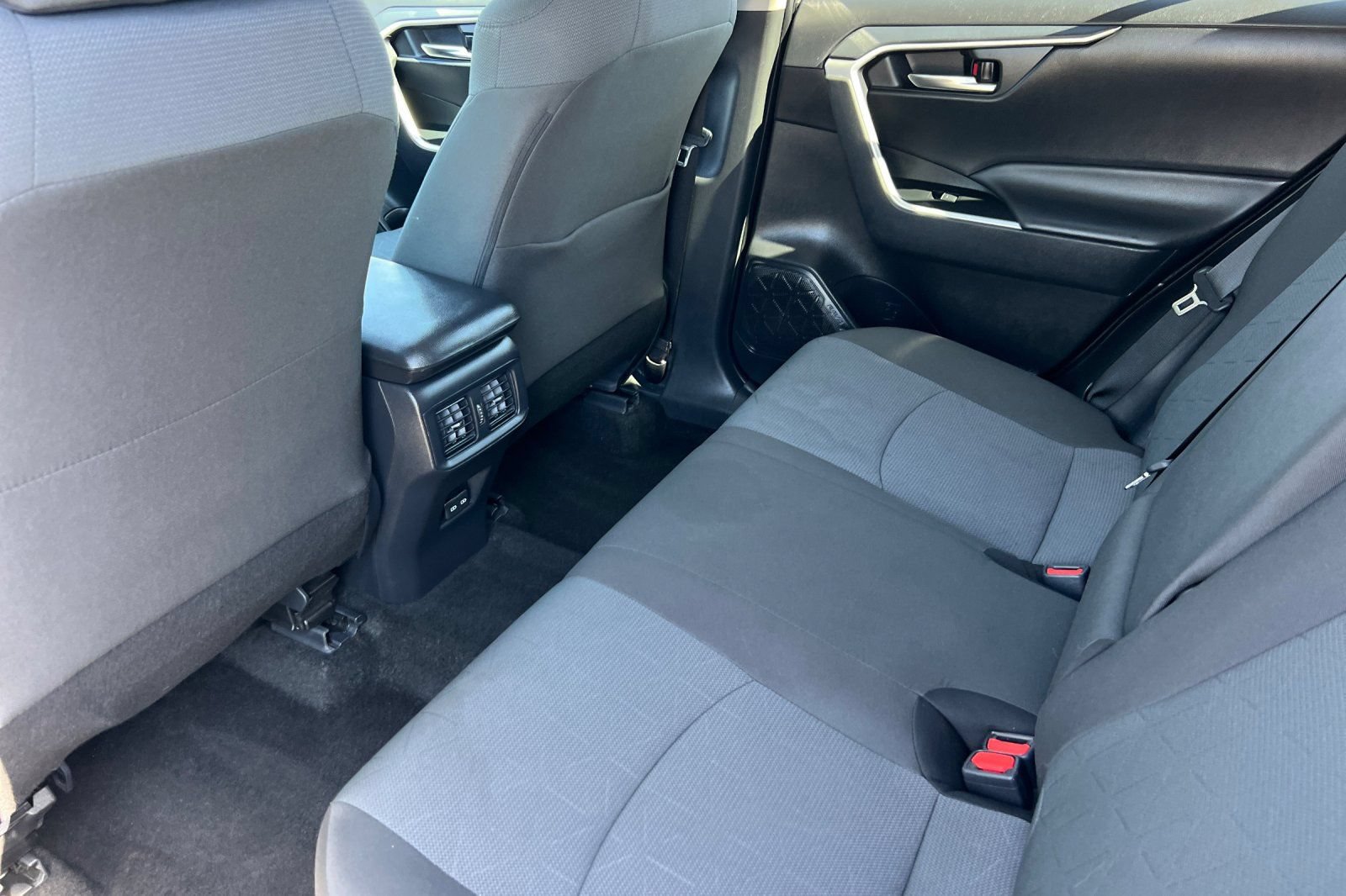 Used 2024 Toyota RAV4 XLE FWD image 14