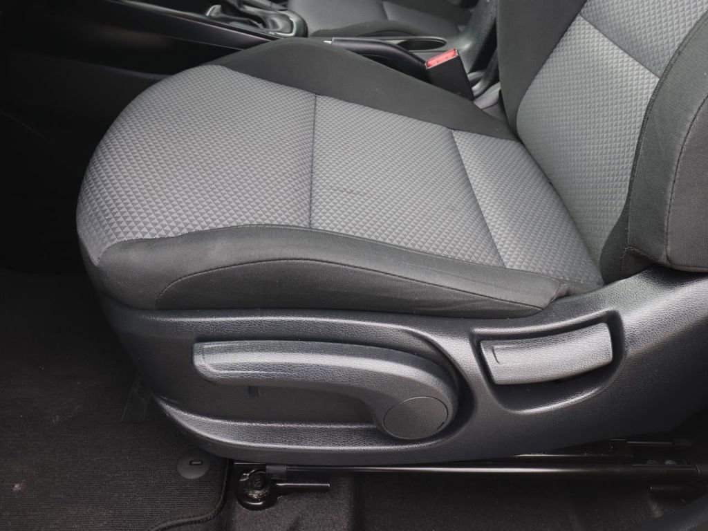 Used 2025 Kia Soul LX w/ LX Technology Package image 16