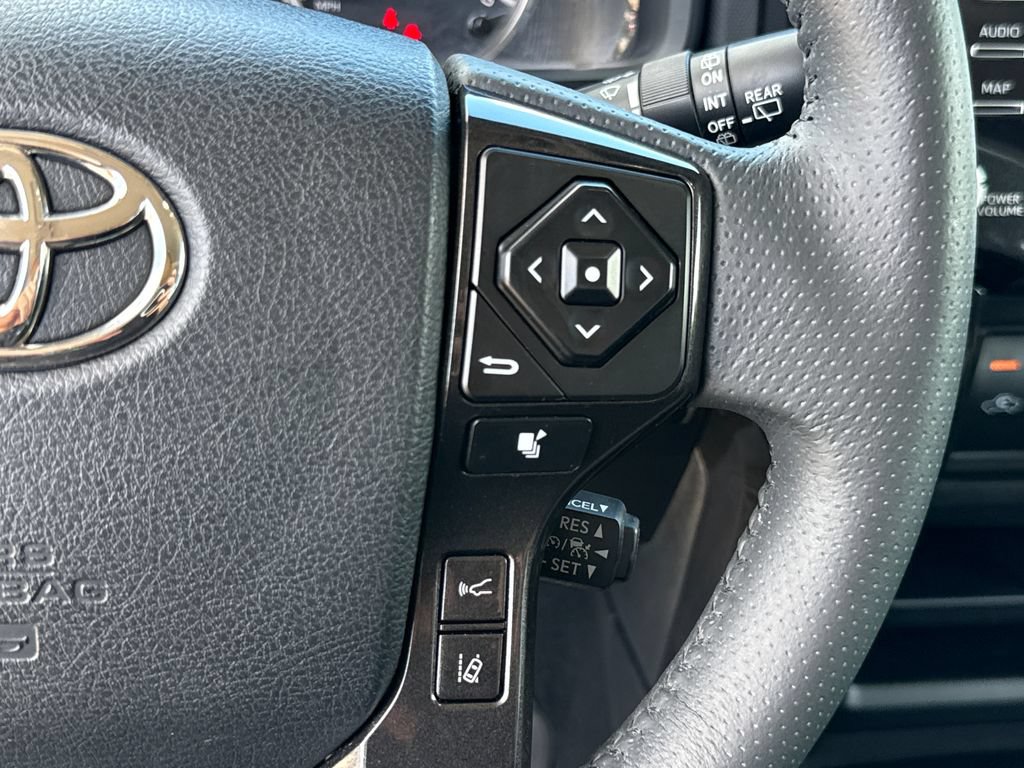Used 2021 Toyota 4Runner Venture w/ Moonroof Package AWD/4WD image 17