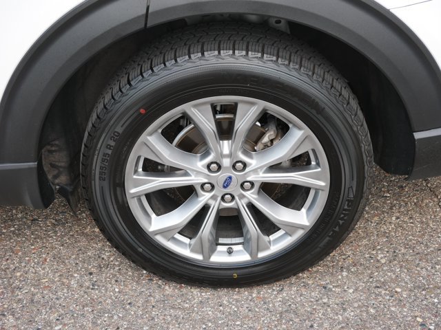 Certified 2023 Ford Explorer XLT w/ Equipment Group 202A AWD/4WD image 8