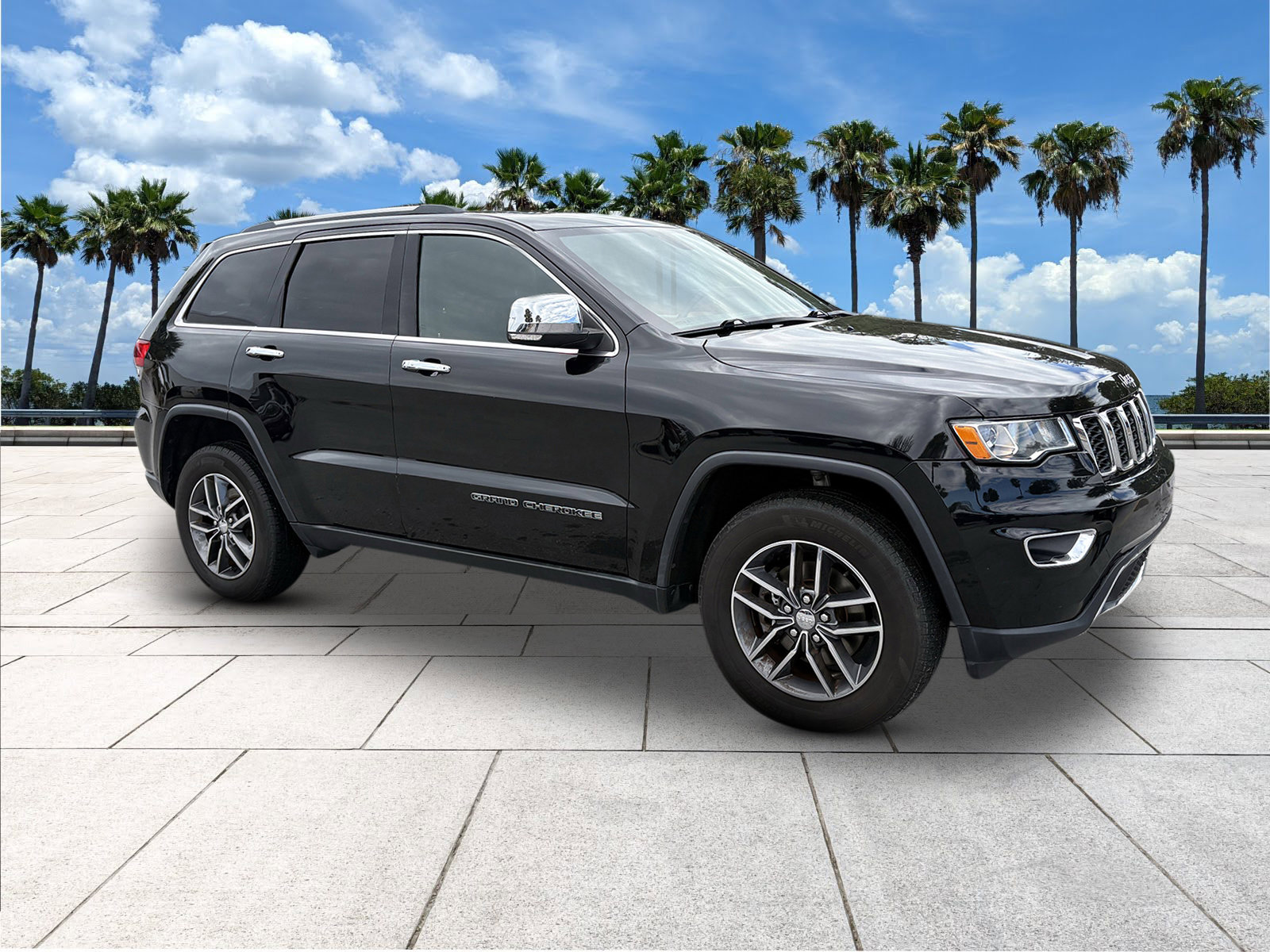 Used 2017 Jeep Grand Cherokee Limited image 2